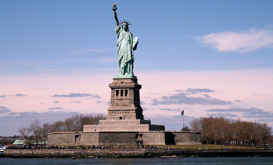 美国房产投资,曼哈顿超高层豪华公寓,纽约曼哈顿房产